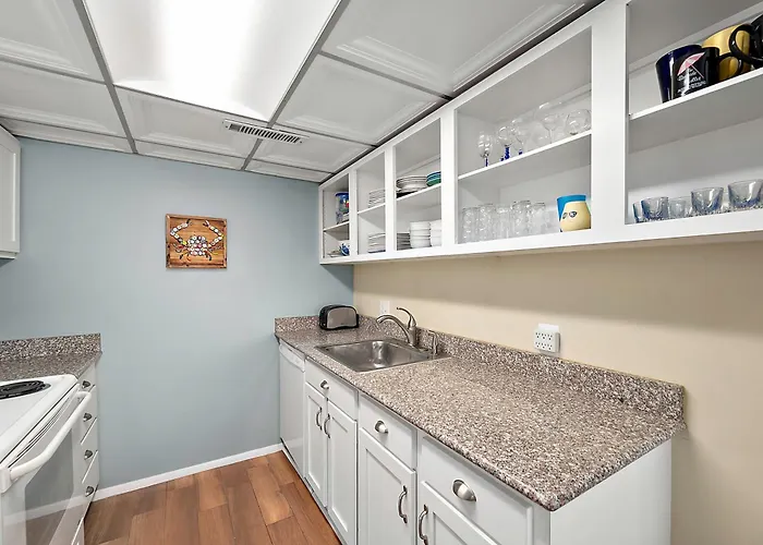 3 Bedroom Bluewater East With Outdoor Pool!