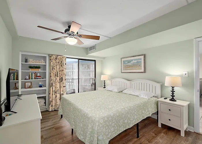 3 Bedroom Bluewater East With Outdoor Pool!