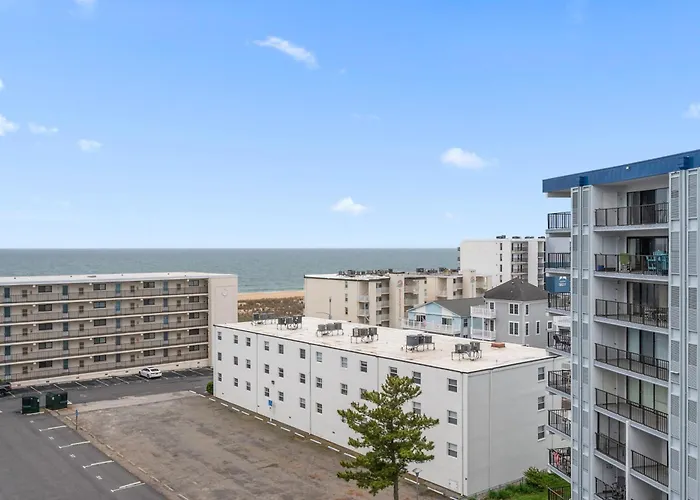 3 Bedroom Bluewater East With Outdoor Pool!