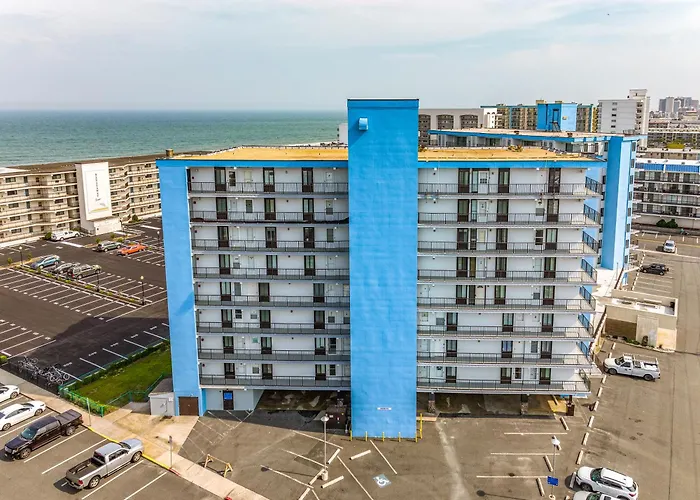 3 Bedroom Bluewater East With Outdoor Pool!